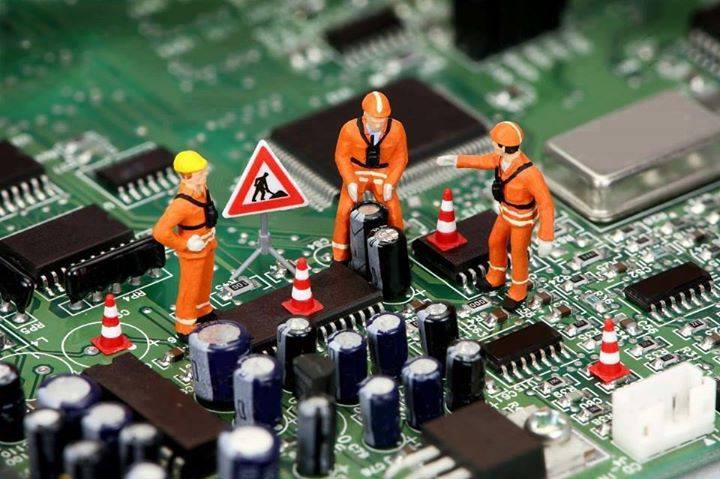Foto: Te gustaría ser parte del equipo CRCOMPUS? Eres fan de la tecnología y las computadoras? Envíanos tu currículum a: servicioalcliente@crcompus.com Indica en el asunto con cual de las áreas te identificas: Servicio al cliente & Ventas, Servicio Técnico y/o Electrónica.